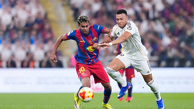 রাফিনিয়ার জোড়া গোলে রিয়ালকে হারিয়ে ফের শিরোপা বার্সার